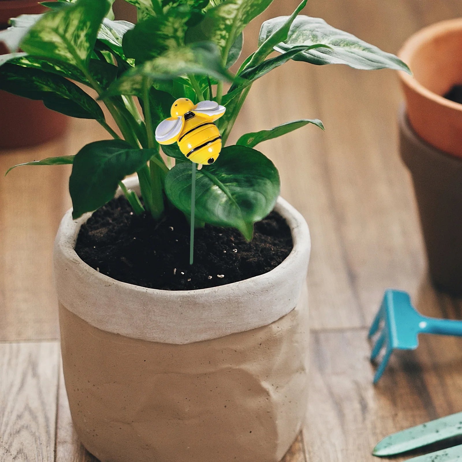 10 Pcs Little Bee Flower Arrangement Patio Stake Decor Garden Decoration Metal Planter Yard Sign Stakes Pot