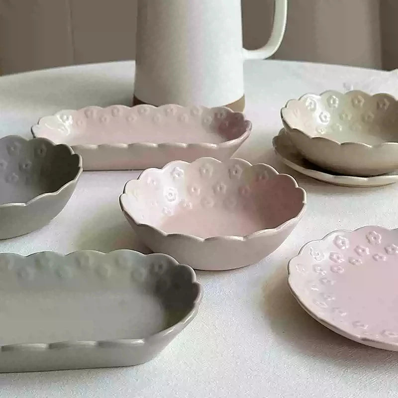 European Style Relief Flower Ceramic Tableware High Quality Breakfast Fruit Salad Bowl Solid Color Simple Pastry Bread Plates