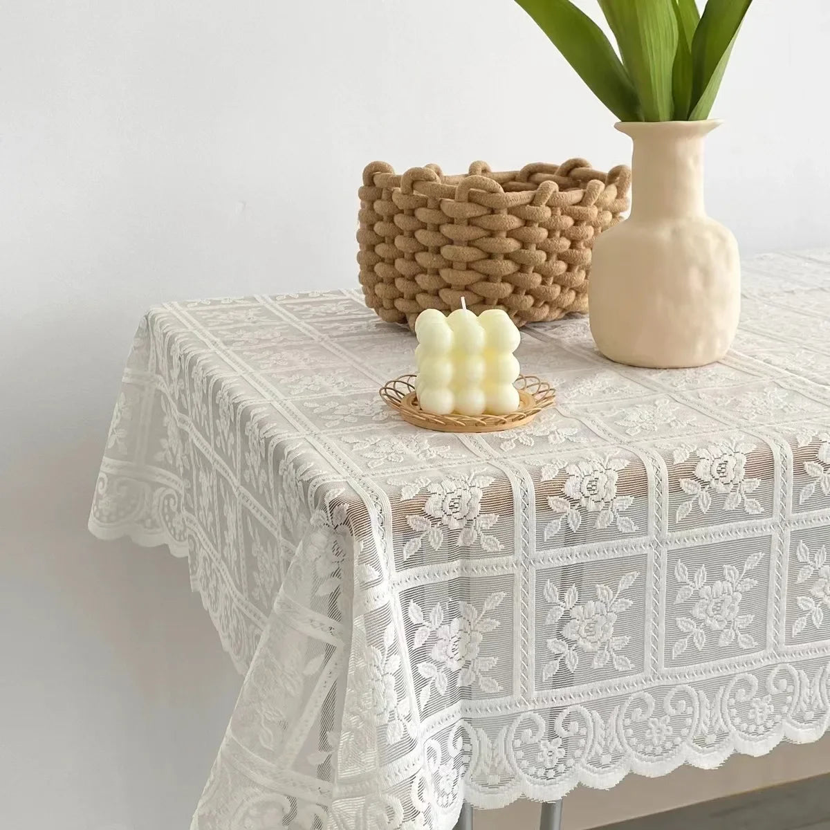Retro Lace Thickened Tablecloth Non-slip Dustproof Coffee Dinning Table Cover Wedding Party Dining Decoration Mantel De Encaje