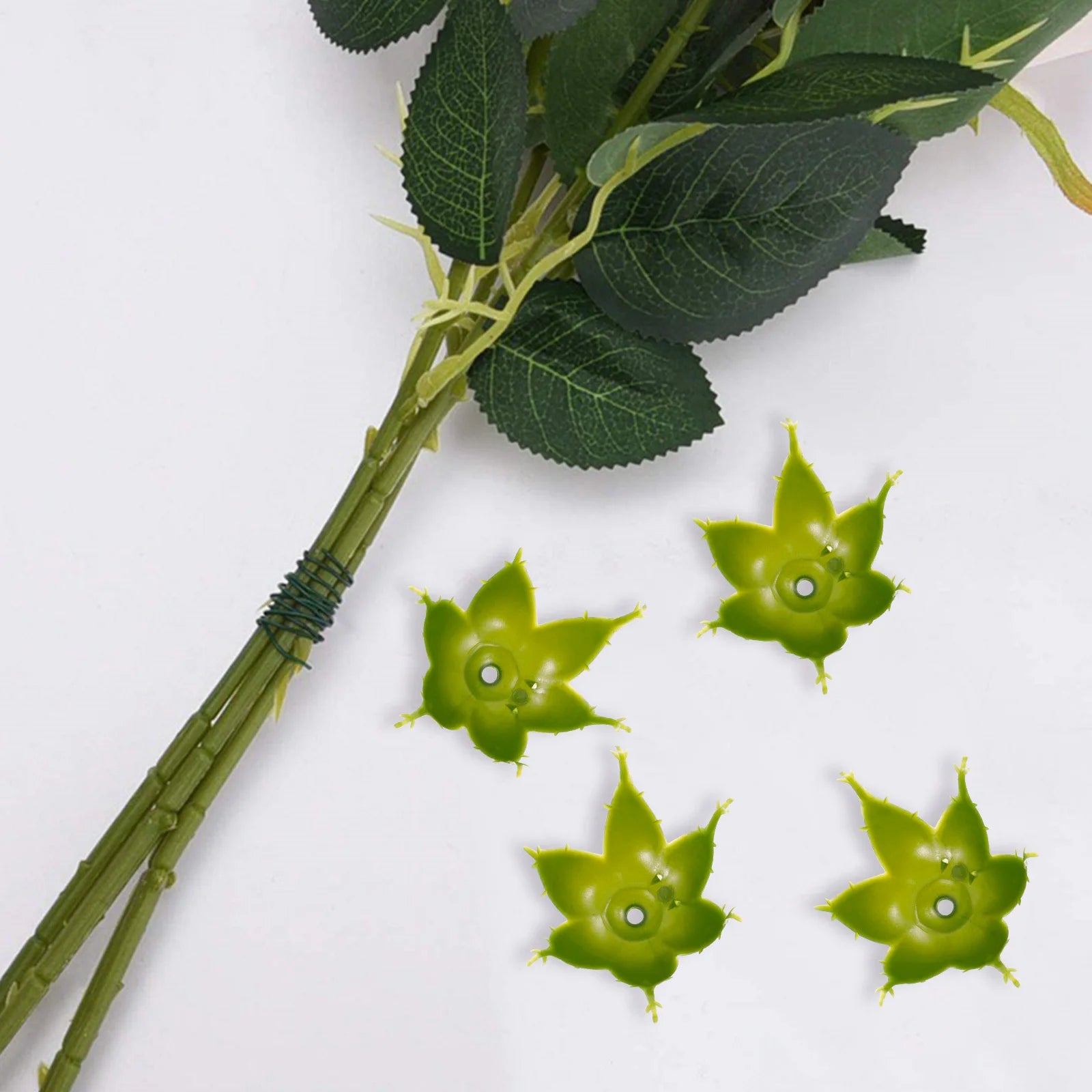 100Pcs Flower Calyxes Plastic Fake Artificial Rose Calyx Sepals DIY Craft Materials for Flower Stems Receptacles