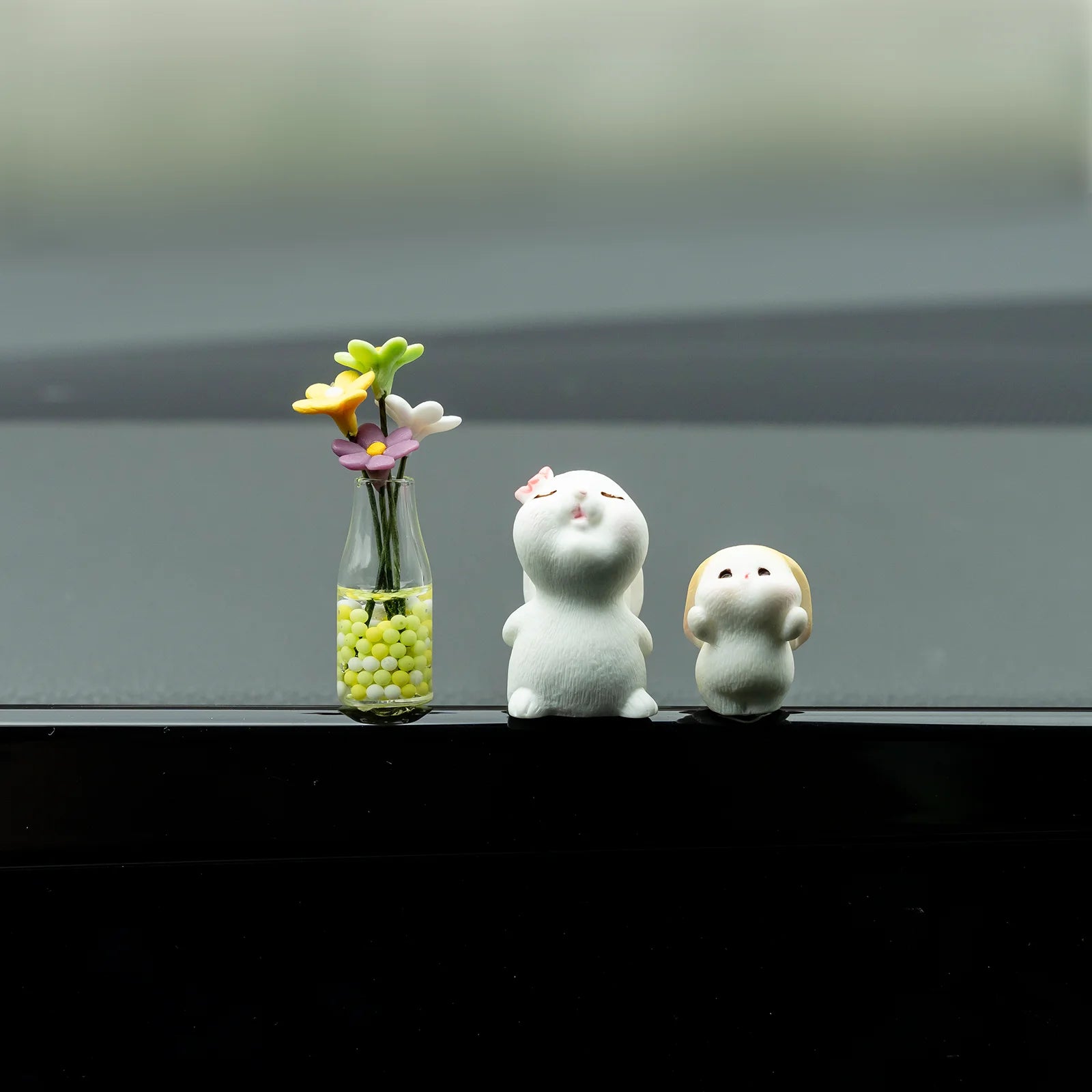 Cute Mini Bunny and Daisy Flower Vase Car Ornaments Funny Dashboard Decorations Kawaii Car Interior Accessories for Women Gifts