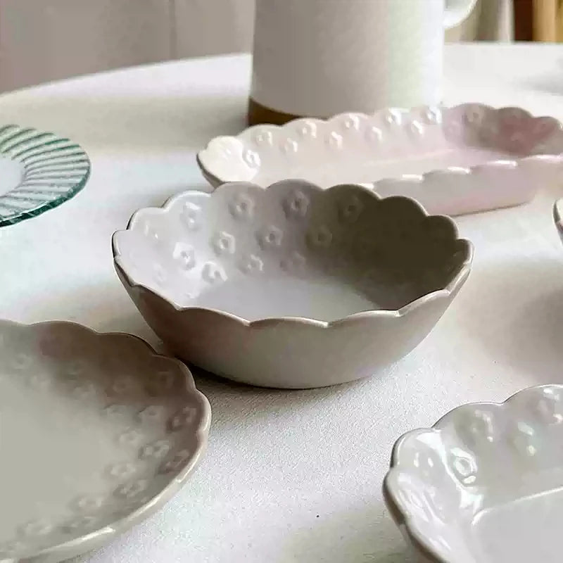European Style Relief Flower Ceramic Tableware High Quality Breakfast Fruit Salad Bowl Solid Color Simple Pastry Bread Plates
