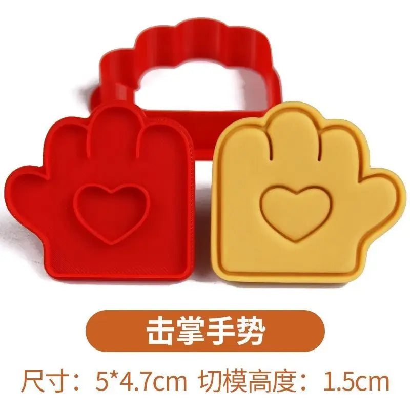 Cartoon Kawaii Care Bear Cookie Molds Sugar Flipping Cookie Cutting Molds 3D Pressable Biscuit Mold Kitchen Baking Pastry Tools