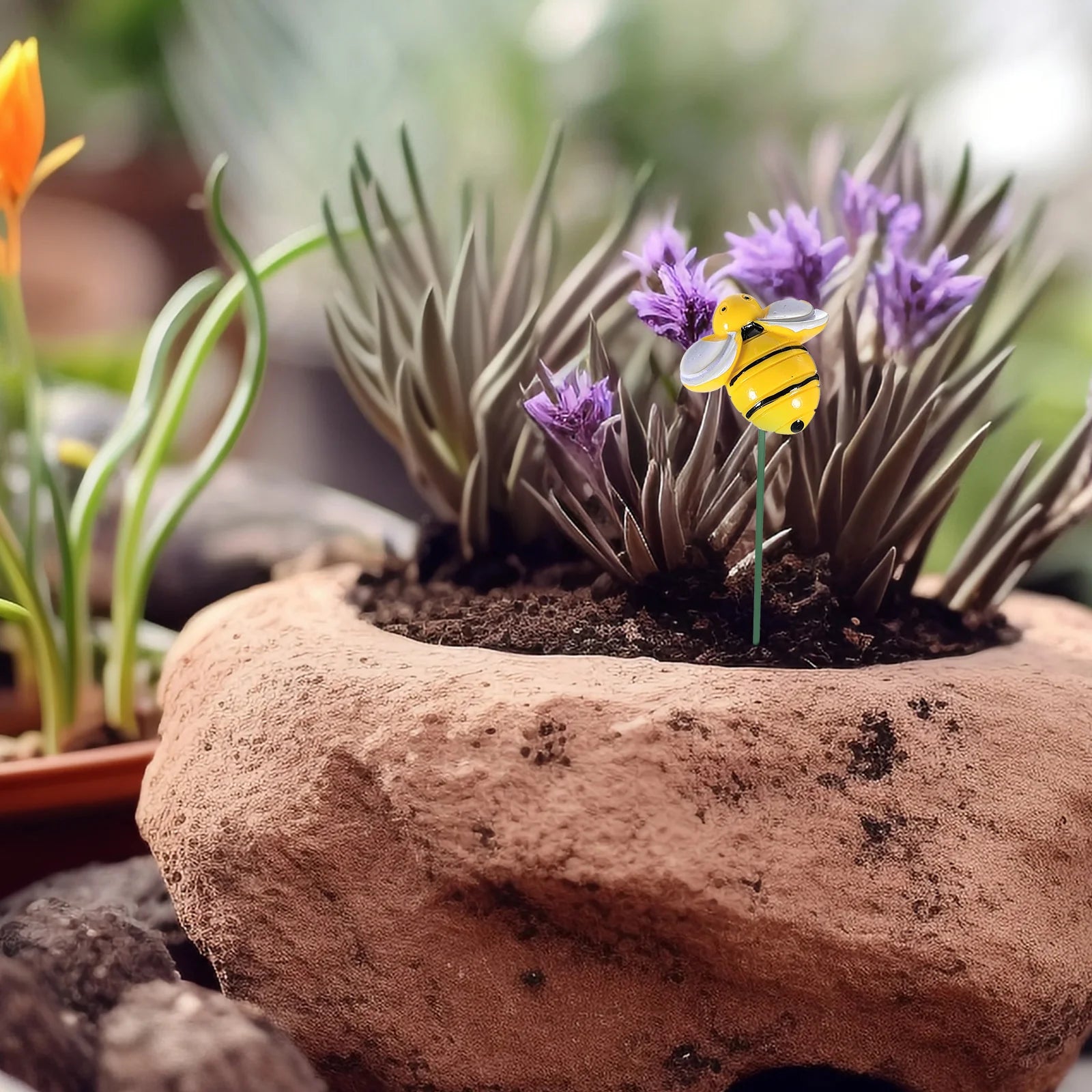 10 Pcs Little Bee Flower Arrangement Patio Stake Decor Garden Decoration Metal Planter Yard Sign Stakes Pot