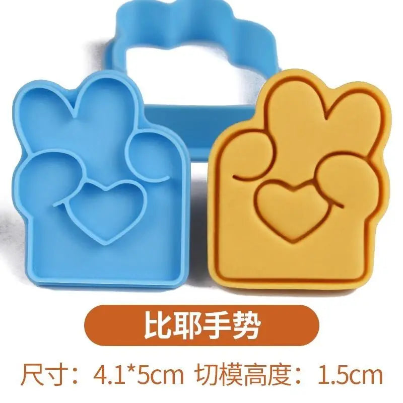 Cartoon Kawaii Care Bear Cookie Molds Sugar Flipping Cookie Cutting Molds 3D Pressable Biscuit Mold Kitchen Baking Pastry Tools